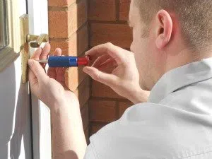 Five-Star Lock & Key Shop Venice, CA 310-895-2956 - 4a-Broken-Key-Extraction